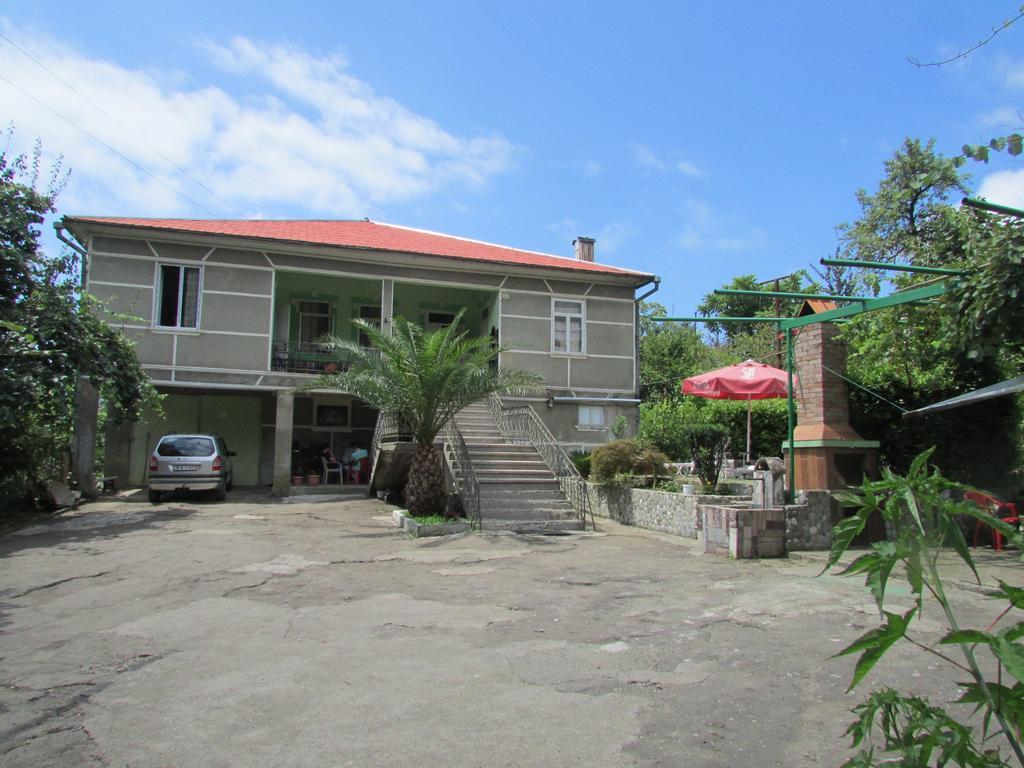 Joni Guest House Batumi Exterior photo
